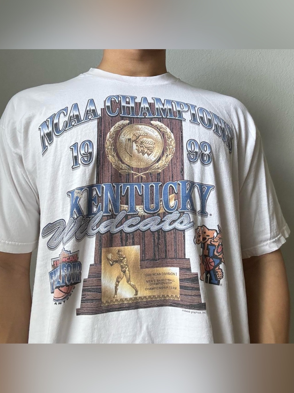 Vintage 1998 University Of Kentucky Championship Graphics White Tee Shirt